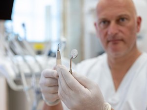 6 razones para invertir en su sonrisa con nuestros dentistas en Milladoiro y Muros