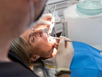 ¿Cómo saber si me puedo someter a un tratamiento de implantes dentales?