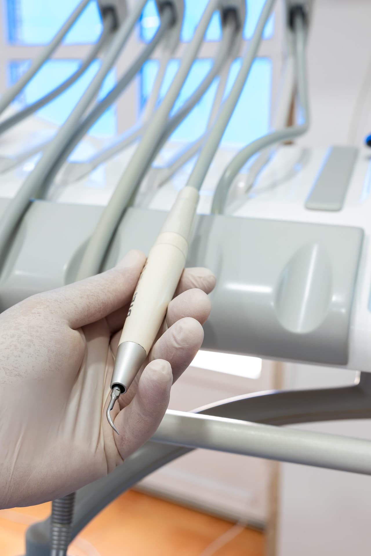 Sonrisa con acabado natural tras un tratamiento de estética dental en Muros