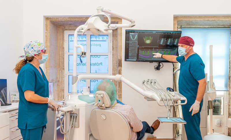 Implantes all on four en Muros