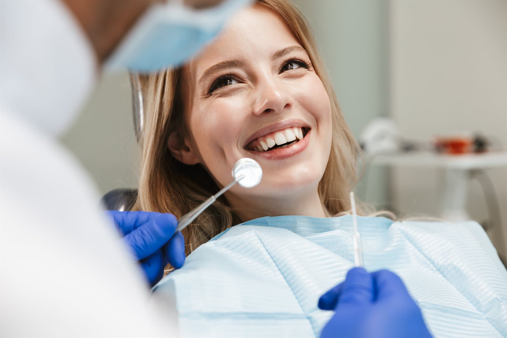 Implantes dentales en Muros