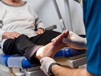 ¿Qué es la hiperhidrosis plantar?